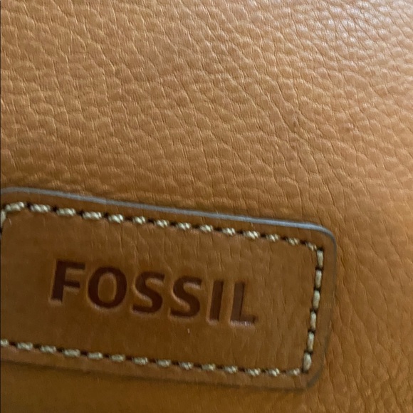 Fossil Tan and Cream Crossbody Bags with Floral Accents MK cross body
( for joy) - Picture 6 of 6